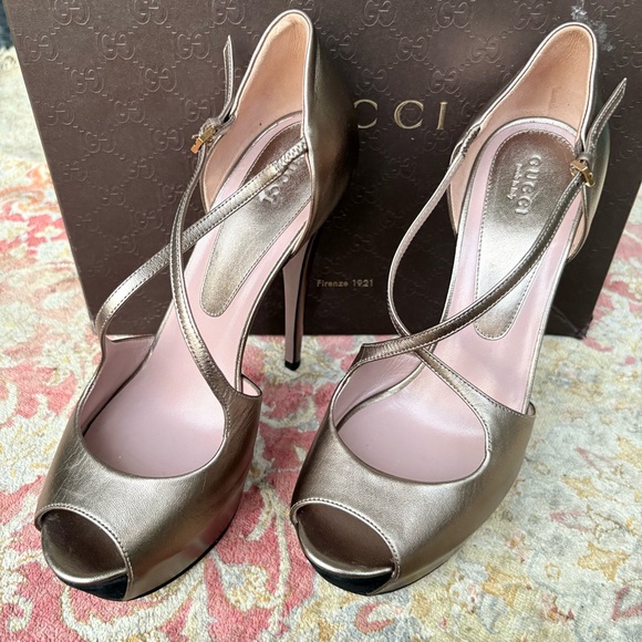 Gucci Women's Gold Peep Toe Heels Size 38 - Picture 10 of 10